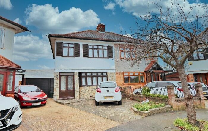 4 Bedroom Semi-Detached House To Rent In Lynwood Close, Romford, RM5