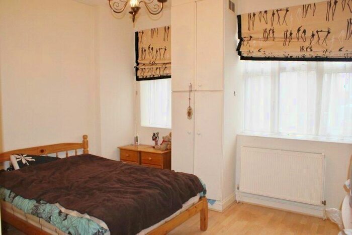 1 Bedroom Flat To Rent In Golders Green Road, Golders Green, NW11