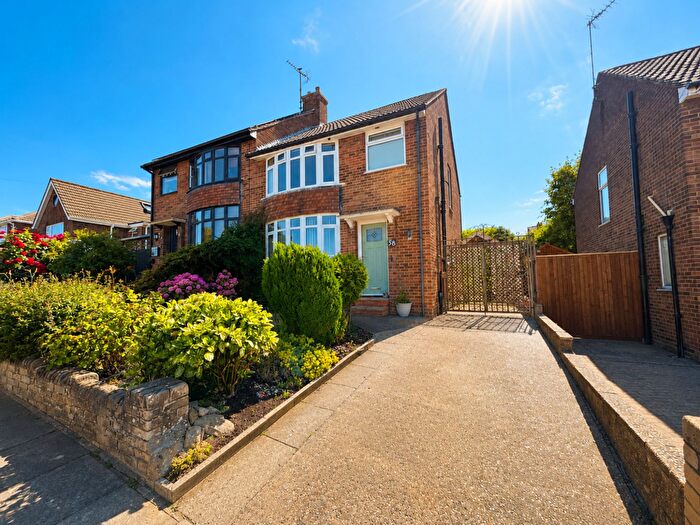 3 Bedroom Semi-Detached House For Sale In Hillary Crescent, Luton, LU1