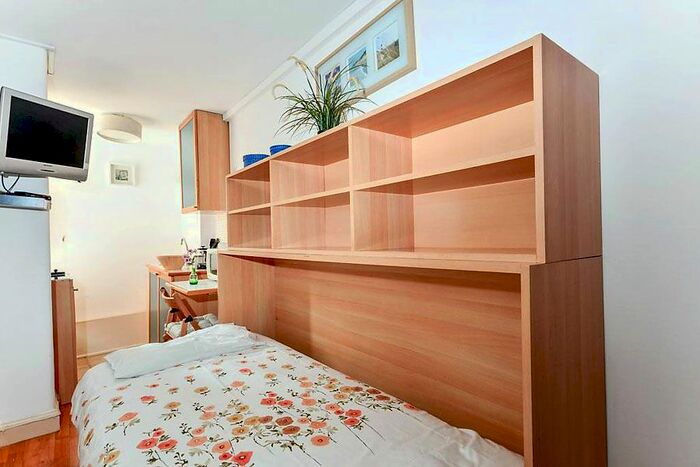 Studio To Rent In West Cromwell Road, Earls Court, London, SW5