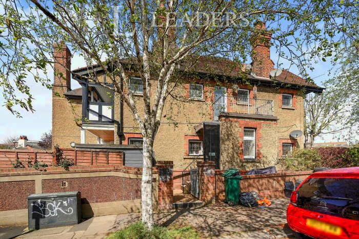 2 Bedroom Apartment To Rent In Old Shoreham Road, BN3