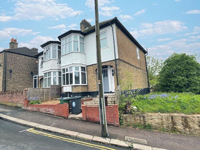 2 Bedroom Flat To Rent In Aubrey Road, Walthamstow, London, E17