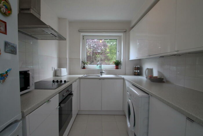 1 Bedroom Apartment To Rent In Westmoreland Drive, Sutton, SM2