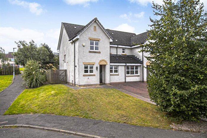 4 Bedroom Semi-Detached House For Sale In Bluebell Grove, Kelty, KY4