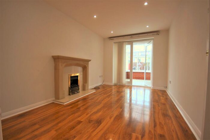 2 Bedroom Bungalow For Sale In Oribi Close, Hull, HU4