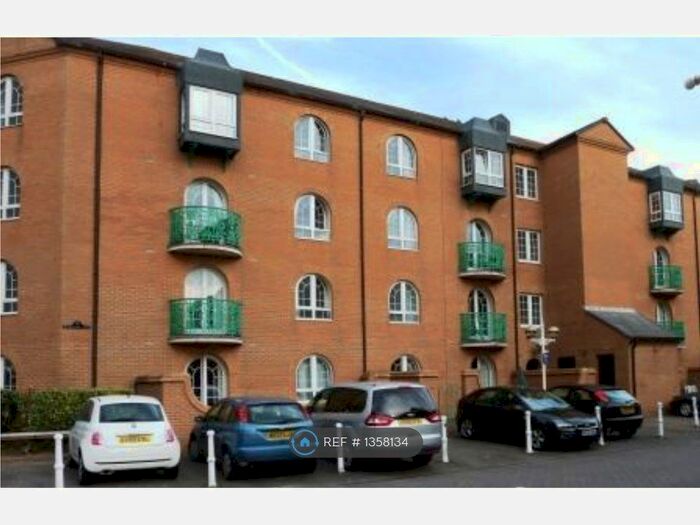 1 Bedroom Flat To Rent In Mariners Quay, Brighton Marina Village, Brighton, BN2