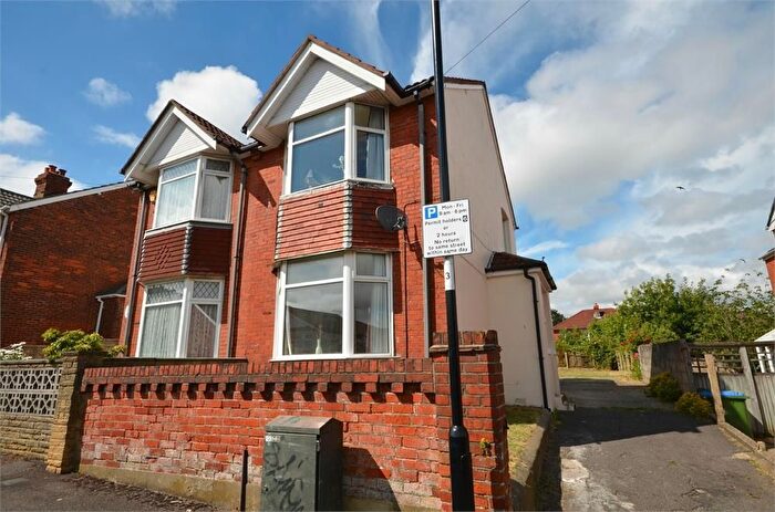 4 Bedroom Semi Detached House For Sale In Kitchener Road, Portswood, Southampton, SO17