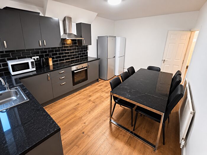 6 Bedroom End Of Terrace House To Rent In Archery Terrace, Woodhouse, Leeds, LS2
