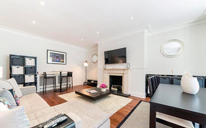 2 Bedroom Apartment To Rent In Baker Street, Marylebone, London, NW1