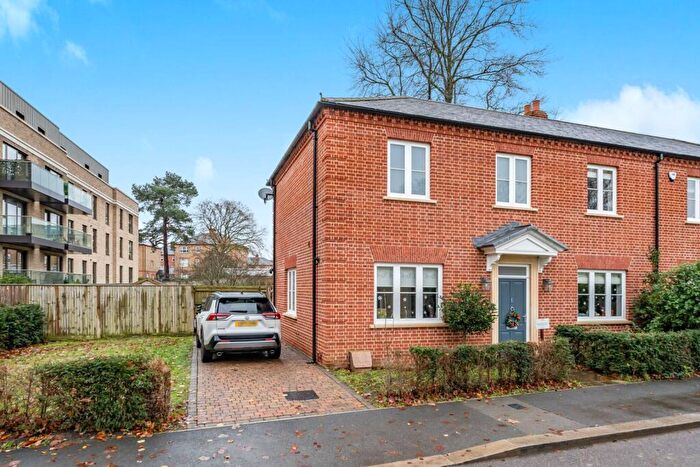 3 Bedroom Detached House To Rent In Daffodil Crescent, Oakwood, Barnet, EN4