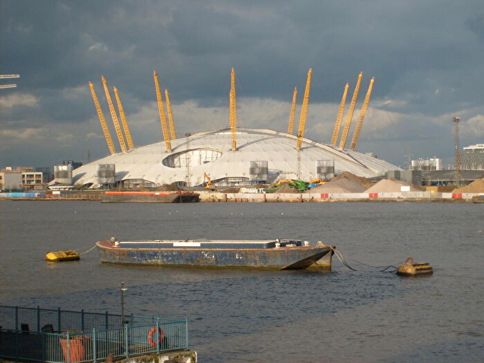 2 Bedroom Flat To Rent In Millennium Drive, London, E14