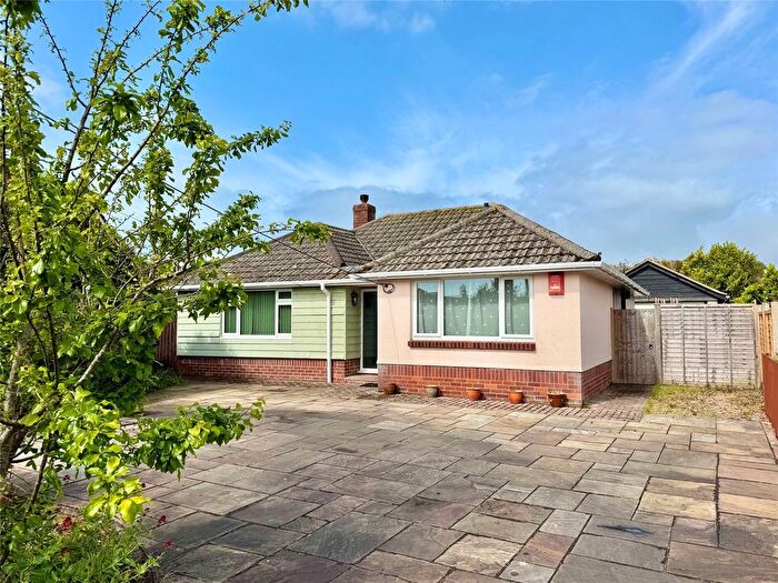 3 Bedroom Bungalow For Sale In Southern Lane, Barton On Sea, Hampshire, BH25