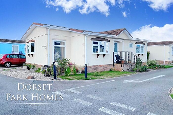 2 Bedroom Park Home For Sale In Selwood Park, Weymans Avenue, Kinson, Bournemouth, Dorset, BH10