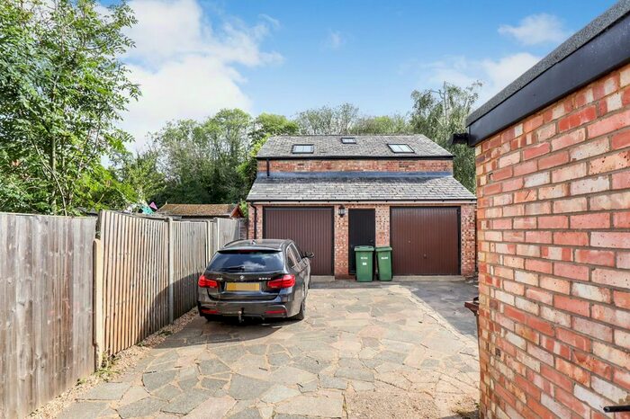 1 Bedroom Flat To Rent In Park Mount, Harpenden, AL5