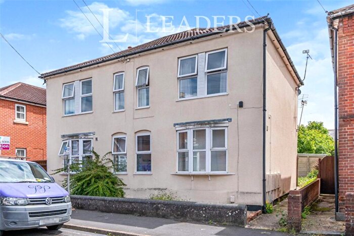2 Bedroom Flat To Rent In Cromwell Road, Southampton, Hampshire, SO15