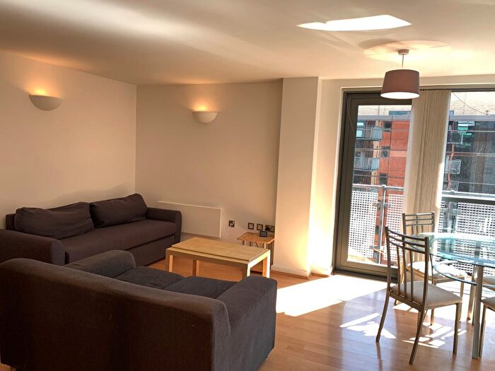 2 Bedroom Flat To Rent In City Walk, Leeds, West Yorkshire, Uk, LS11