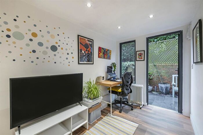 3 Bedroom Flat For Sale In Garden Apartment, Lyndhurst Gardens, Hampstead, NW3