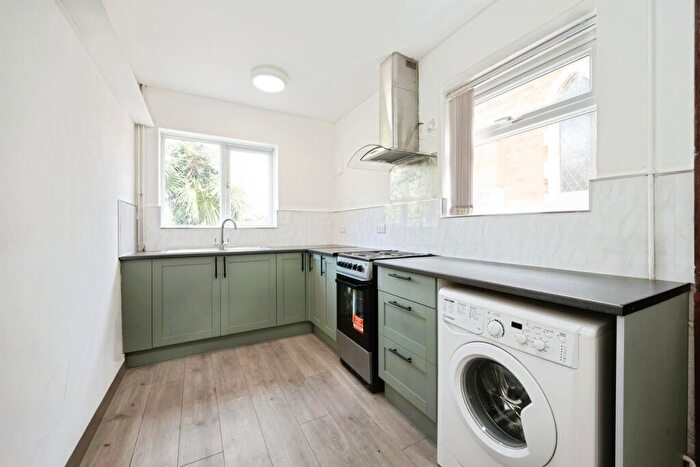 3 Bedroom End Of Terrace House For Sale In Howard Avenue, Bedford, MK40