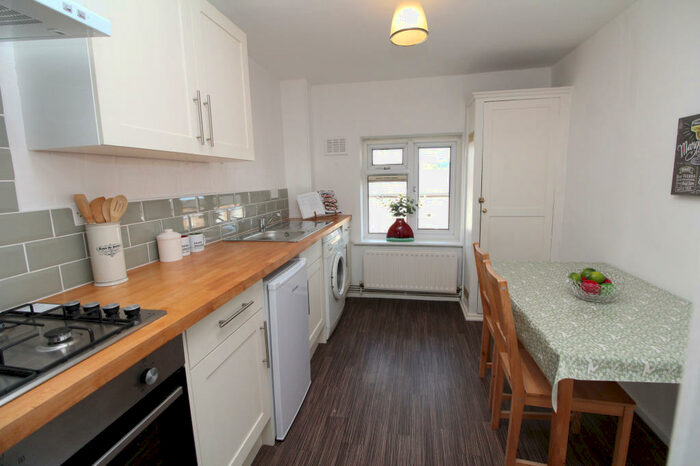 1 Bedroom Flat To Rent In Whateley Road, Penge, SE20