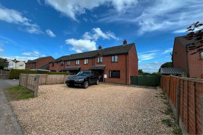 3 Bedroom Property To Rent In Lakeside View, Stoke-On-Trent, ST10