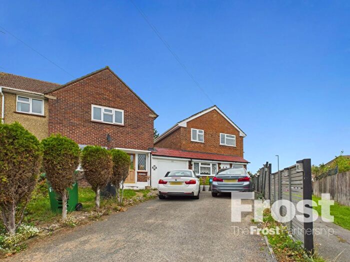 3 Bedroom Detached House To Rent In Mansel Close, Slough, Berkshire, SL2