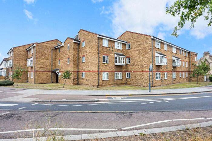 2 Bedroom Flat For Sale In Ruckholt Road, Leyton, E10