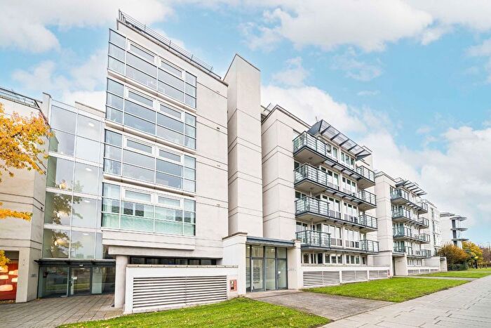 1 Bedroom Flat To Rent In Phoenix Way, London, SW18