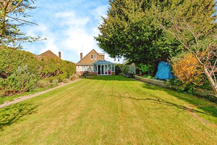 4 Bedroom Bungalow For Sale In Shipley Bridge Lane, Copthorne, Crawley, RH10