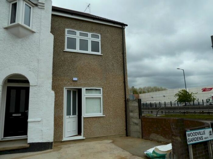 2 Bedroom End Of Terrace House To Rent In Woodville Gardens, Brent Cross, NW11