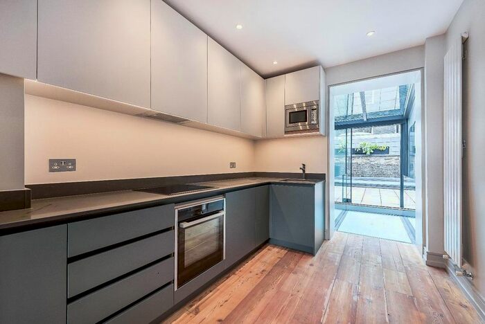 3 Bedroom Property To Rent In Guildhouse Street, London, SW1V