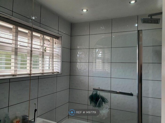 3 Bedroom Semi-Detached House To Rent In Hawlands, Rugby, CV21