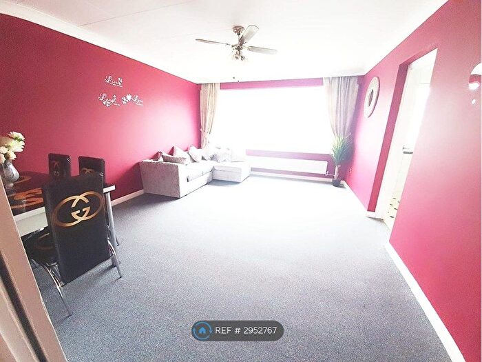 2 Bedroom Flat To Rent In Wellwood Road, Ilford, IG3
