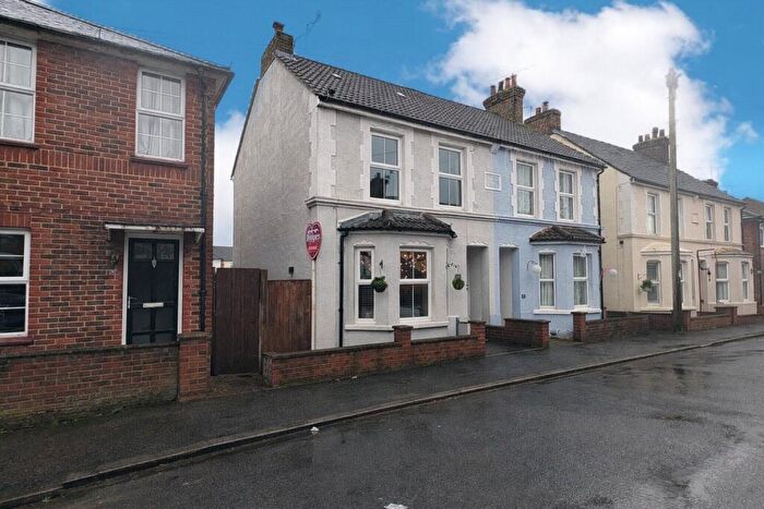 2 Bedroom Semi Detached House For Sale In Coleman Road, Aldershot, Hampshire, GU12