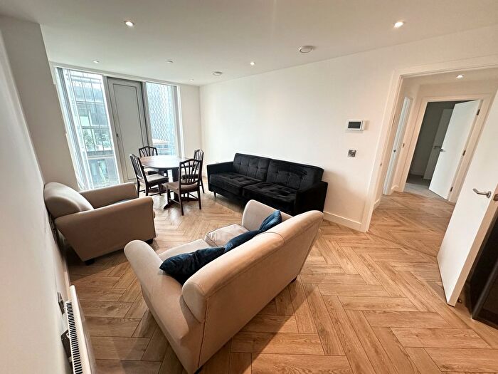 2 Bedroom Flat To Rent In Chester Road, Manchester, M15