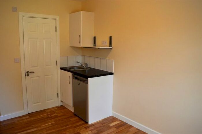 Studio To Rent In Wentworth Crescent, Hayes, Middlesex UB3