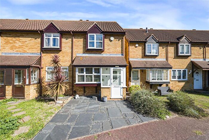 2 Bedroom End Of Terrace House For Sale In Knights Manor Way, Dartford, Kent, DA1