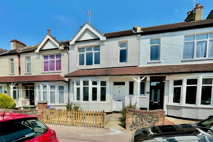 3 Bedroom House To Rent In Gainsborough Drive, Westcliff-on-Sea, SS0