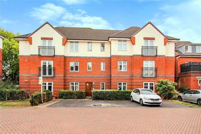 2 Bedroom Flat To Rent In Causton Gardens, Eastleigh, Hampshire, SO50
