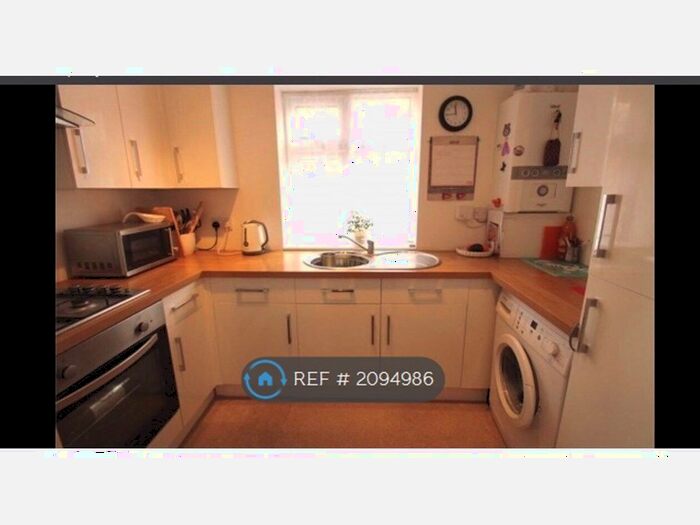2 Bedroom Flat To Rent In Upper Luton Road, Chatham, ME5