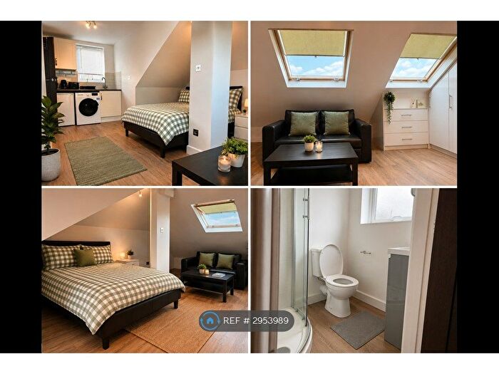Studio To Rent In College Close, London, N18