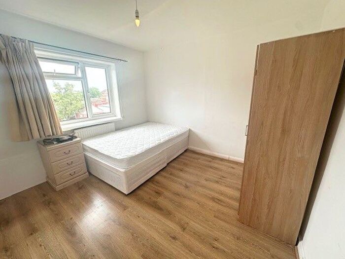 Studio To Rent In Springfield Mount, Colindale, NW9