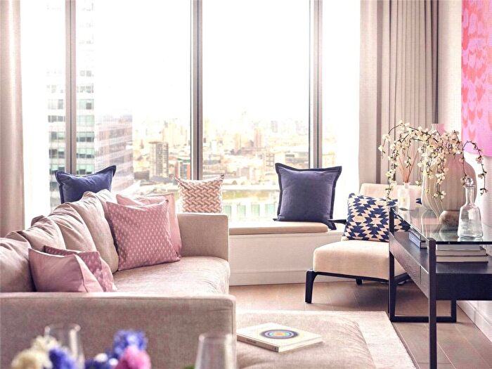 2 Bedroom Apartment For Sale In Park Drive, Canary Wharf, E14