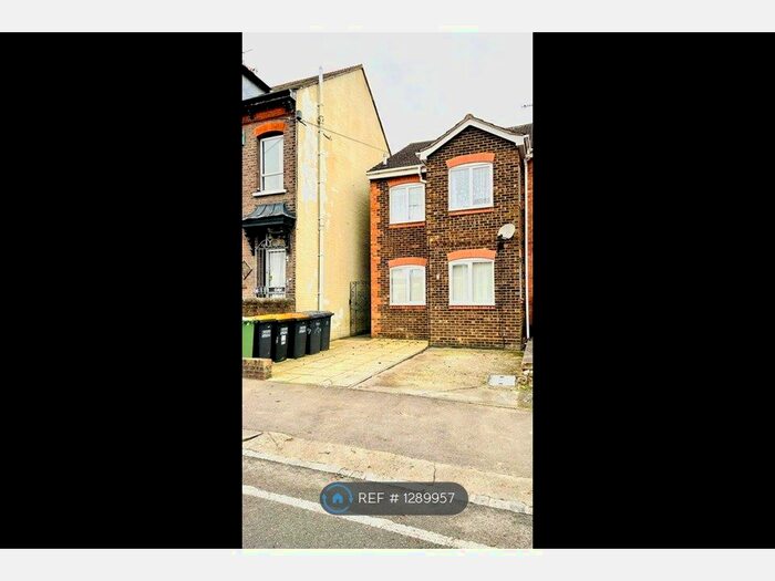 2 Bedroom Maisonette To Rent In Great Northern Road, Dunstable LU5