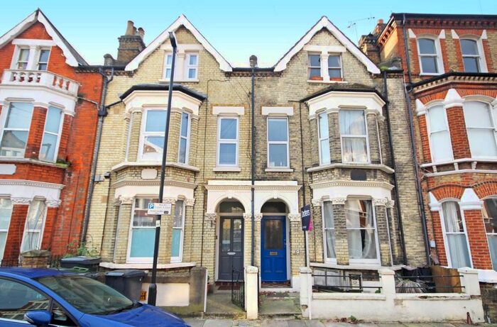 2 Bedroom Flat To Rent In Hemberton Road, London, SW9