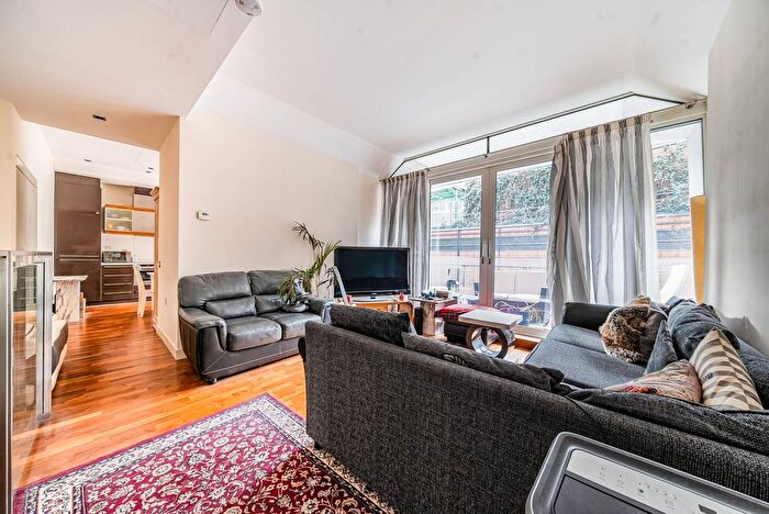 2 Bedroom Maisonette To Rent In Palace Street, Westminster, London, SW1E