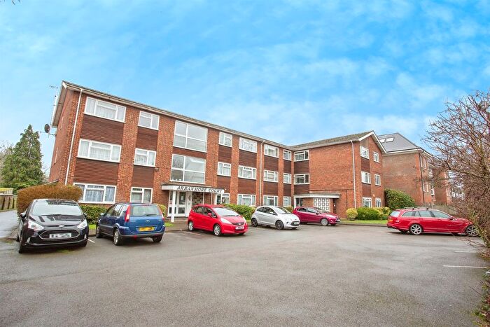 2 Bedroom Flat For Sale In Bushey Hall Road, Bushey, WD23