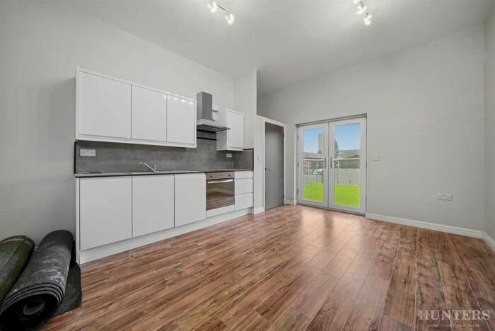 3 Bedroom Flat To Rent In Lordship Lane, London, N17