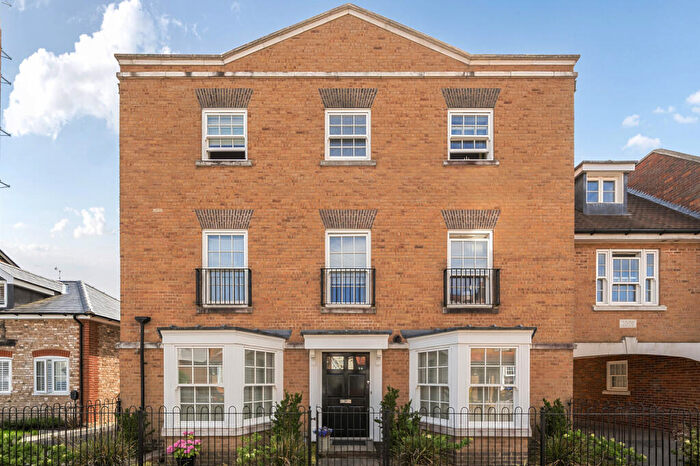 2 Bedroom Maisonette For Sale In Blue Dragon Yard, Beaconsfield, HP9