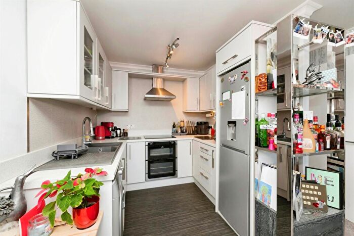 1 Bedroom Apartment For Sale In Sturlas Way, Waltham Cross, EN8