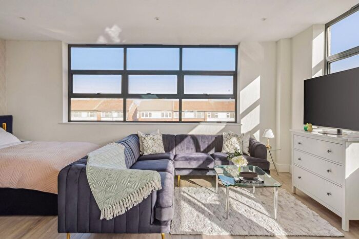 1 Bedroom Studio To Rent In Heron Drive, Slough, SL3